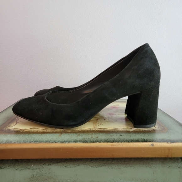 Saks Fifth Ave Galent Black Suede Pump Size 6 1/2 - Picture 7 of 14
